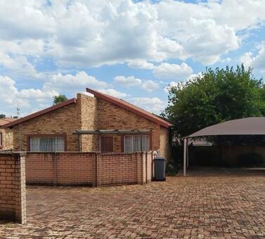 2 Bedroom Townhouse in Kosmosdal