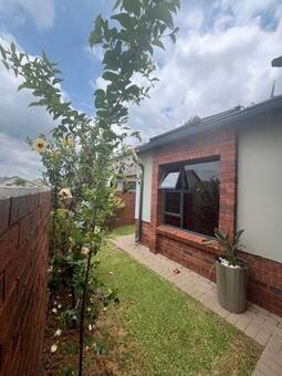 3 Bedroom Duplex in Rooihuiskraal North