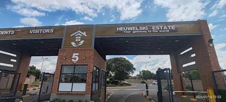 2 Bedroom Cluster in Heuwelsig Estate