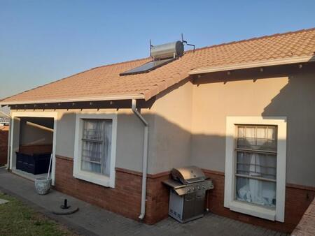 3 Bedroom House in Monavoni