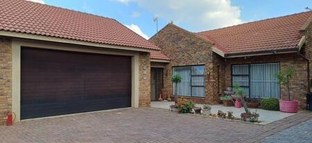 4 Bedroom House in Eldoraigne