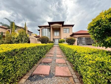 5 Bedroom House in Monavoni