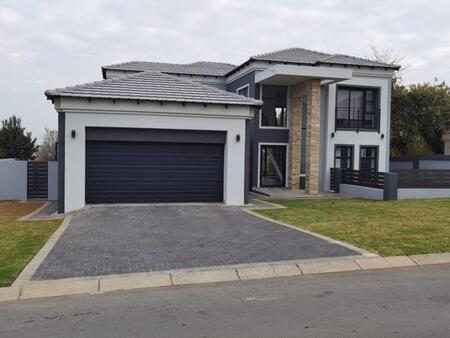 Bachelor apartment in Blue Valley Golf Estate