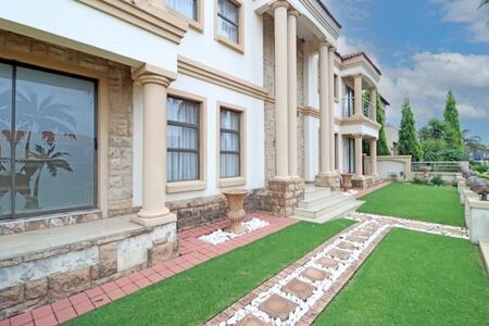 5 Bedroom House in Blue Valley Golf Estate