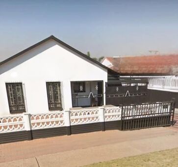 4 Bedroom House in Laudium