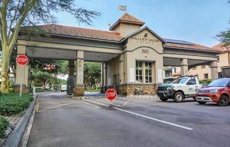 6 Bedroom House in Valleyview Estate