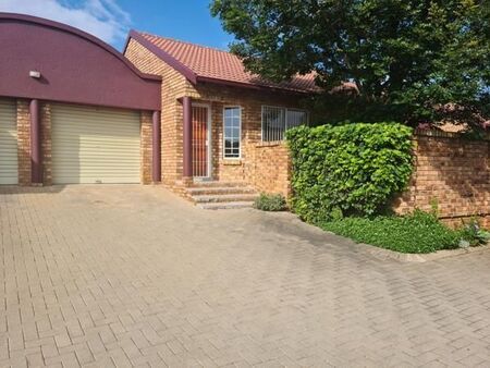 2 Bedroom House in Rooihuiskraal North