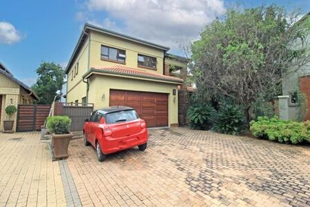 6 Bedroom House in Midfield Estate