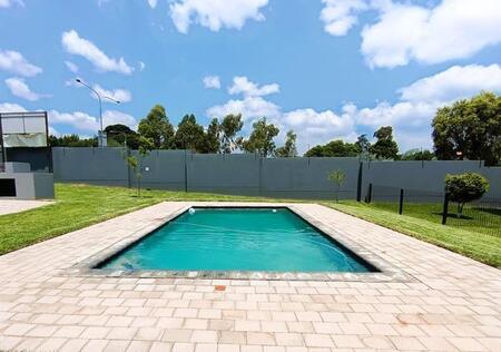 2 Bedroom Apartment in Die Hoewes