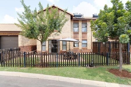 3 Bedroom Duplex in Die Hoewes