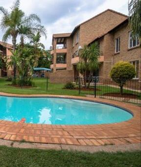 2 Bedroom Apartment in Die Hoewes