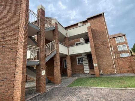 2 Bedroom Townhouse in Die Hoewes
