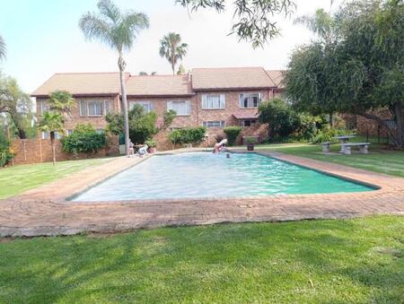 2 Bedroom House in Zwartkop