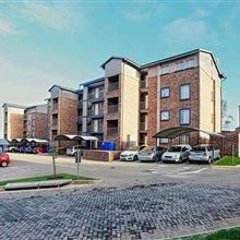 2 Bedroom Apartment in Die Hoewes