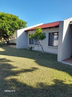 4 Bedroom House in Santareme