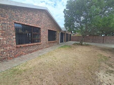 4 Bedroom House in Jeffreys Bay