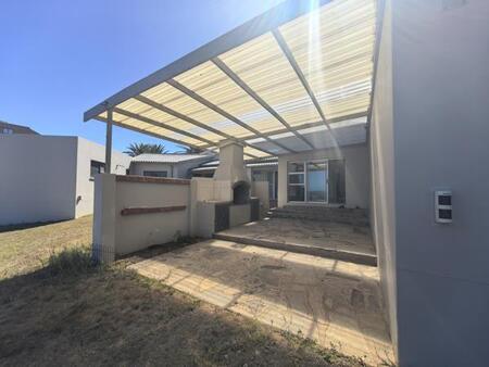 4 Bedroom House in Jeffreys Bay