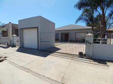 3 Bedroom House in Uitenhage Central