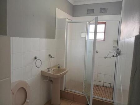 Bachelor apartment in Beacon Bay