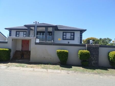8 Bedroom House in Beacon Bay