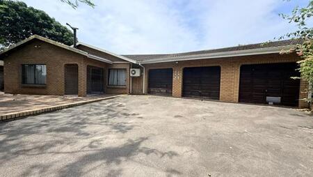 6 Bedroom House in Meer En See