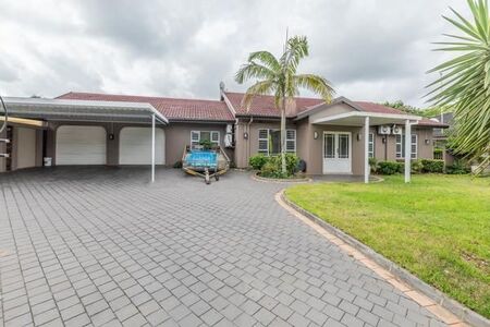 4 Bedroom House in Meer En See