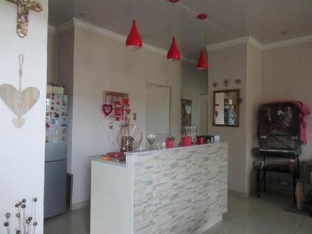 3 Bedroom Apartment in Arboretum