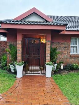 2 Bedroom Simplex in Birdswood