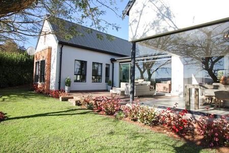 5 Bedroom House in Hilton