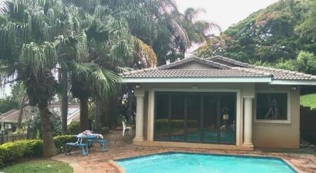 Bachelor apartment in Dawncliffe