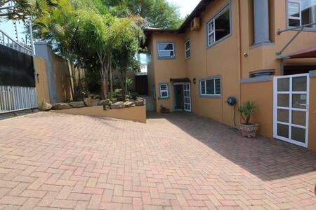 2 Bedroom Apartment in Umhlanga Rocks