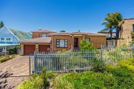3 Bedroom House in Protea Valley