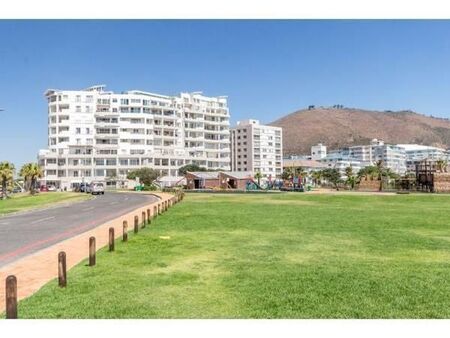 2 Bedroom Apartment in Mouille Point