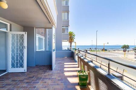1 Bedroom Apartment in Mouille Point