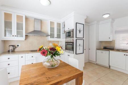 2 Bedroom Apartment in Bantry Bay