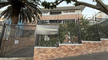 2 Bedroom Apartment in Three Anchor Bay