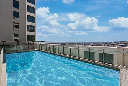 1 Bedroom Apartment in Foreshore