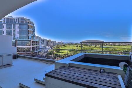 2 Bedroom Apartment in Mouille Point
