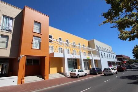 Bachelor apartment in Stellenbosch Central