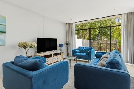 3 Bedroom Apartment in Somerset West Central