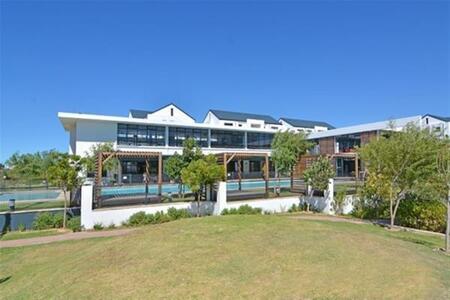 3 Bedroom Apartment in Firgrove