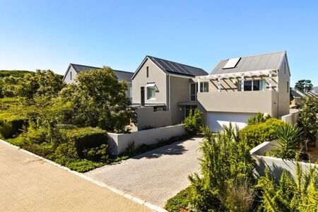 3 Bedroom House in Somerset Lakes