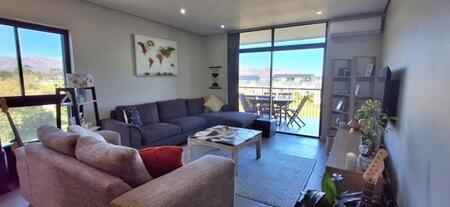 2 Bedroom Apartment in Somerset Lakes