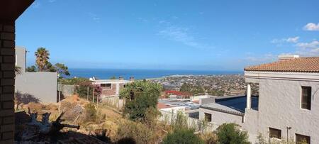 1 Bedroom Apartment in Gordons Bay Central