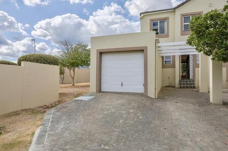 2 Bedroom Duplex in Helderberg Rural