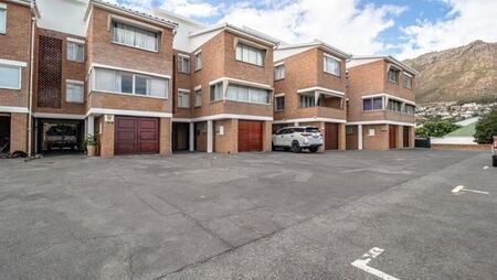 4 Bedroom House in Gordons Bay Central