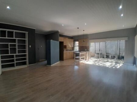 2 Bedroom Apartment in Beaconsfield
