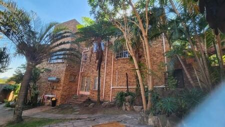 10 Bedroom House in Sonheuwel