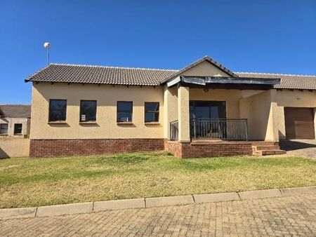 3 Bedroom Townhouse in Lydenburg