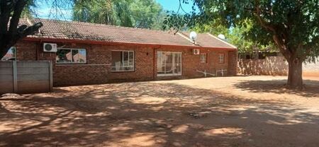 6 Bedroom House in Onverwacht